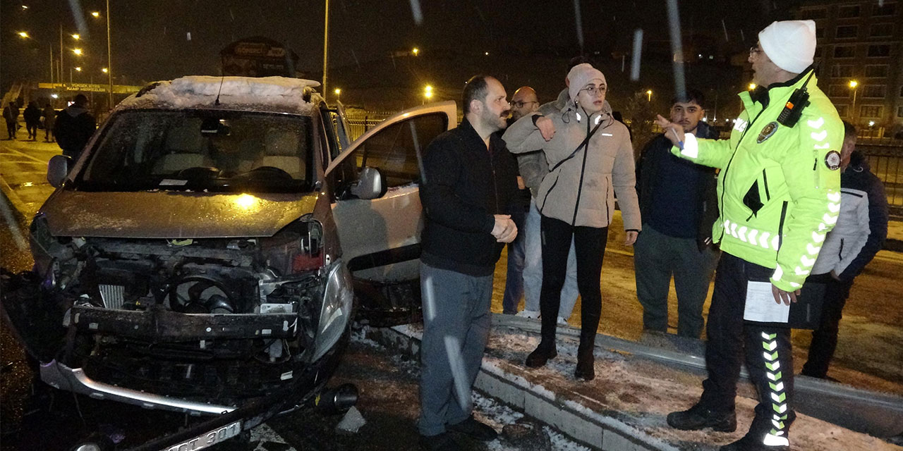 Erzurum da Buzlanma 30 Araç Birbirine Girdi 13 Kişi Yaralandı