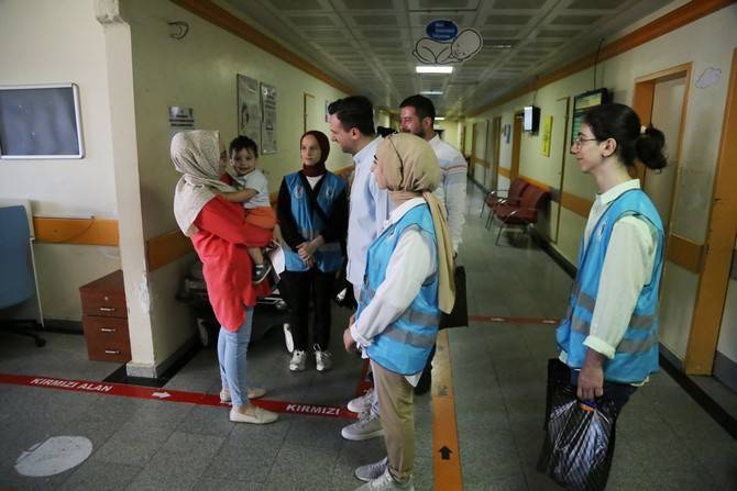 RİBEGEM’den Hasta Çocuklara Moral Ziyareti 15