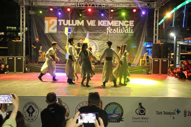 Rize'deki tulum ve kemençe festivalinde 'savaş karşıtı' dans 3