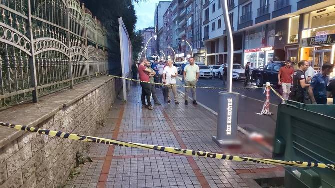 Rize’de bıçaklı saldırı: 1 ölü, 2 yaralı 14