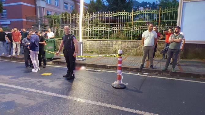 Rize’de bıçaklı saldırı: 1 ölü, 2 yaralı 7