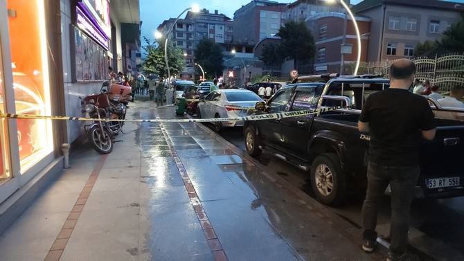 Rize’de bıçaklı saldırı: 1 ölü, 2 yaralı 8