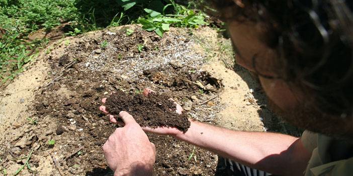 Mutfak atıklarından ürettiği kompost gübre ile yüzde 20 verim sağladı