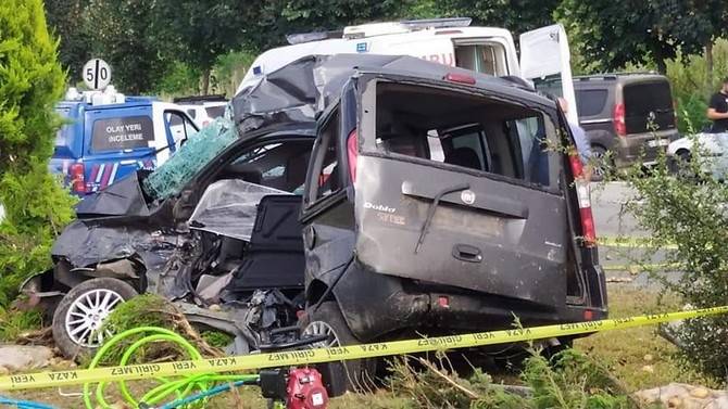 Giresun'da tır ile otomobilin çarpışması sonucu 2 kişi öldü, 1 kişi yaralandı 3