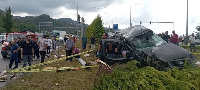 Giresun'da tır ile otomobilin çarpışması sonucu 2 kişi öldü, 1 kişi yaralandı 7