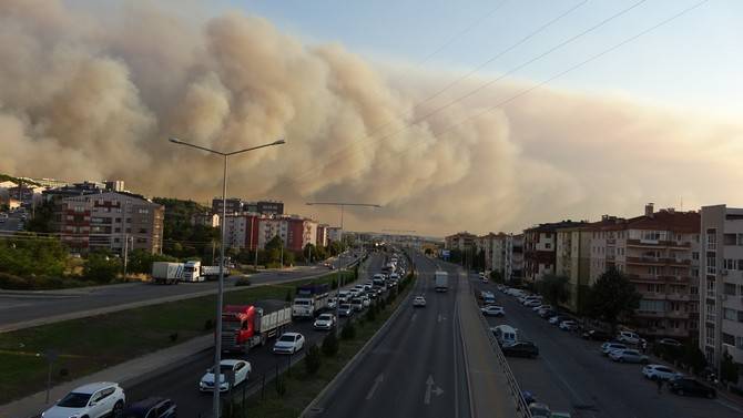 Çanakkale'de yangın evlere ulaştı, evler alev alev yanıyor 14