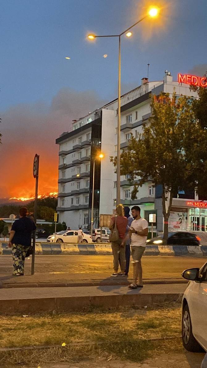 Çanakkale'de yangın evlere ulaştı, evler alev alev yanıyor 20