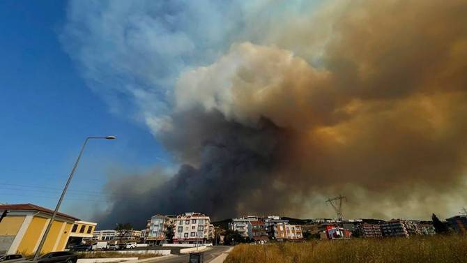 Çanakkale'de yangın evlere ulaştı, evler alev alev yanıyor 33