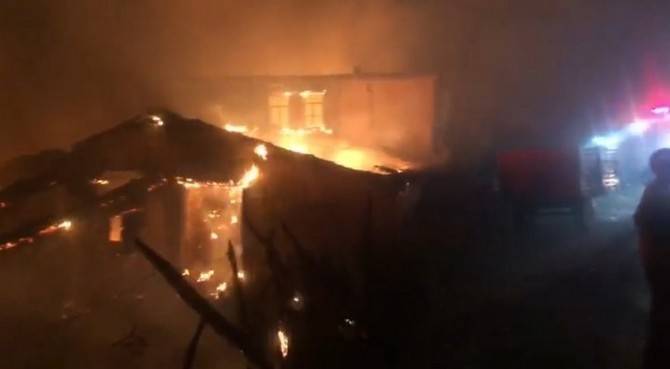 Çanakkale'de yangın evlere ulaştı, evler alev alev yanıyor 4