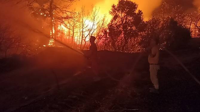 Çanakkale'de yangın evlere ulaştı, evler alev alev yanıyor 42
