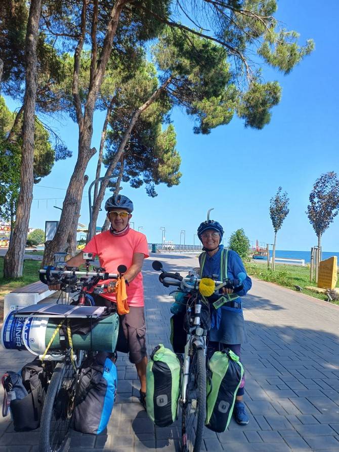 Emekli çift, yeni hayatlarına pedallıyor 8