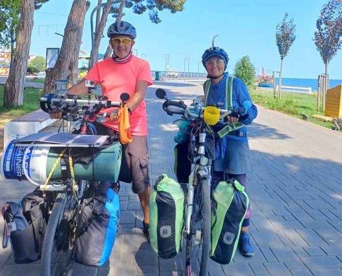 Emekli çift, yeni hayatlarına pedallıyor 9
