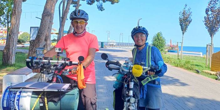 Emekli çift, yeni hayatlarına pedallıyor