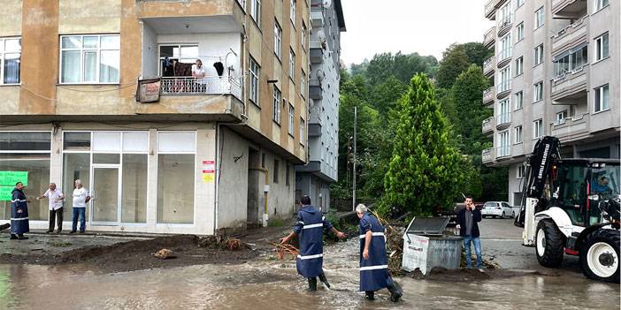 Rize'de şiddetli yağış nedeniyle 8 ev tedbir amacıyla boşaltıldı