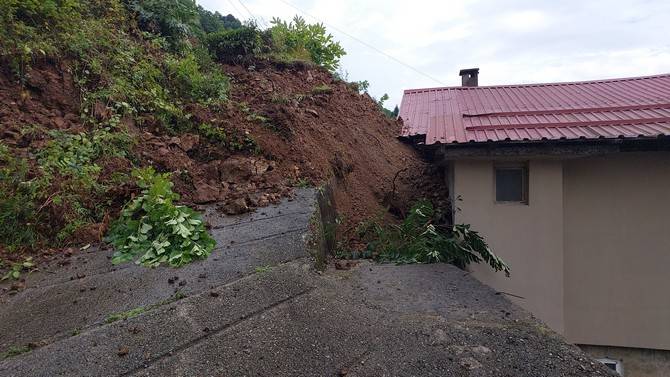 Rize'de şiddetli yağış etkili oldu 11