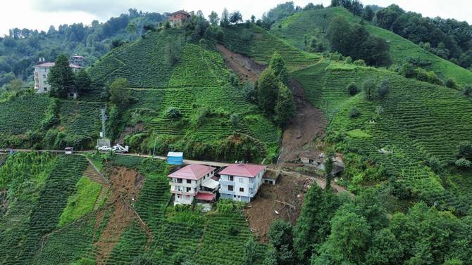 Rize'de şiddetli yağış etkili oldu 16