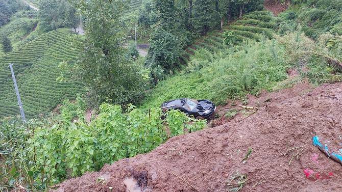 Rize'de şiddetli yağış etkili oldu 5