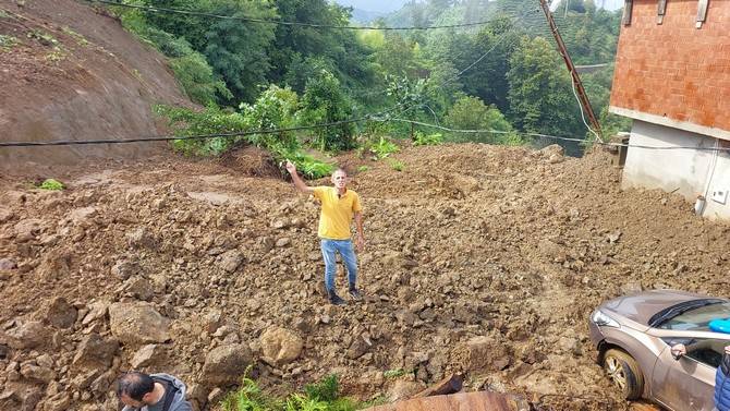 Rize'de şiddetli yağış etkili oldu 6