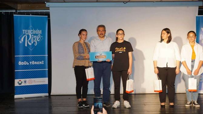 LGS ve YKS'de Rize'den Dereceye Giren Öğrencilere Ödülleri Takdim Edildi 11