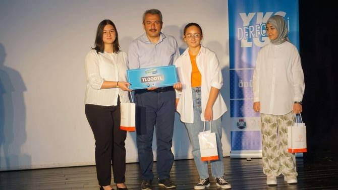 LGS ve YKS'de Rize'den Dereceye Giren Öğrencilere Ödülleri Takdim Edildi 12