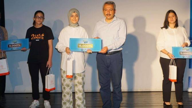 LGS ve YKS'de Rize'den Dereceye Giren Öğrencilere Ödülleri Takdim Edildi 13