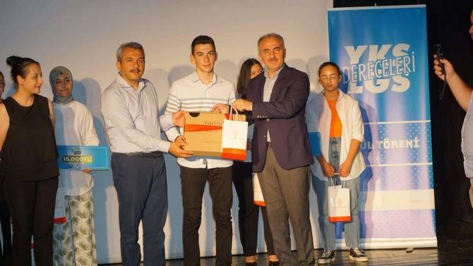 LGS ve YKS'de Rize'den Dereceye Giren Öğrencilere Ödülleri Takdim Edildi 15