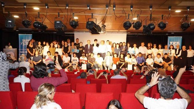 LGS ve YKS'de Rize'den Dereceye Giren Öğrencilere Ödülleri Takdim Edildi 17