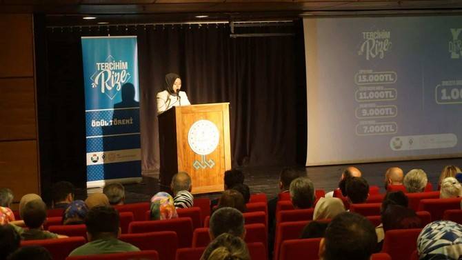 LGS ve YKS'de Rize'den Dereceye Giren Öğrencilere Ödülleri Takdim Edildi 2