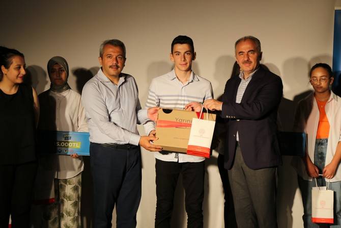 LGS ve YKS'de Rize'den Dereceye Giren Öğrencilere Ödülleri Takdim Edildi 21