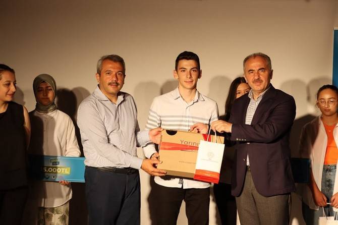 LGS ve YKS'de Rize'den Dereceye Giren Öğrencilere Ödülleri Takdim Edildi 25