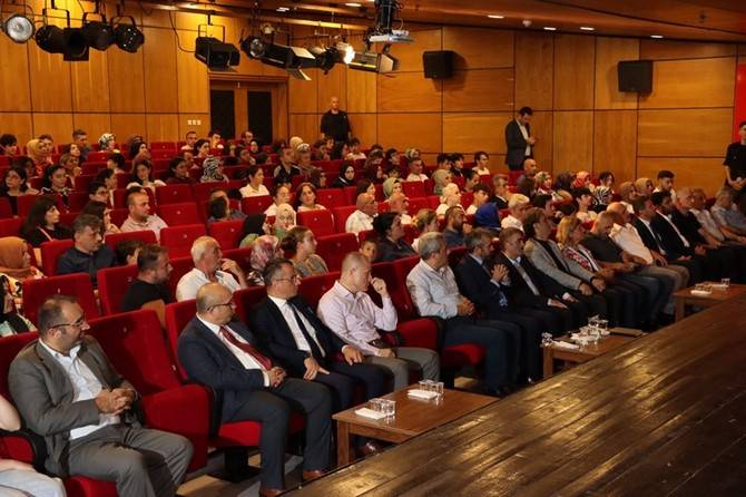 LGS ve YKS'de Rize'den Dereceye Giren Öğrencilere Ödülleri Takdim Edildi 29