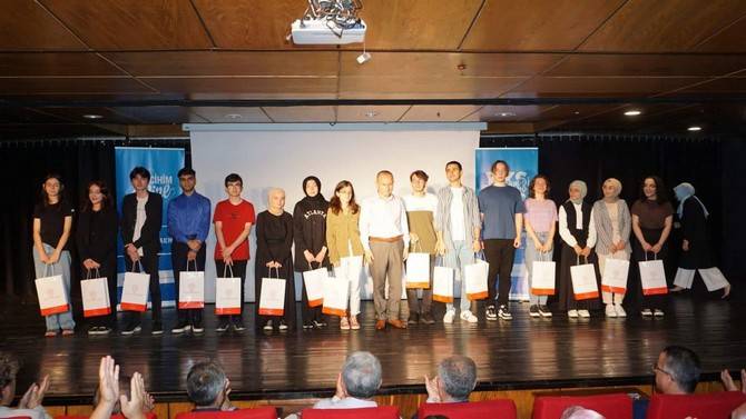 LGS ve YKS'de Rize'den Dereceye Giren Öğrencilere Ödülleri Takdim Edildi 8