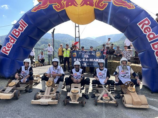Rize'de "14. Geleneksel Red Bull Formulaz Tahta Araba Şenliği" düzenlendi 1