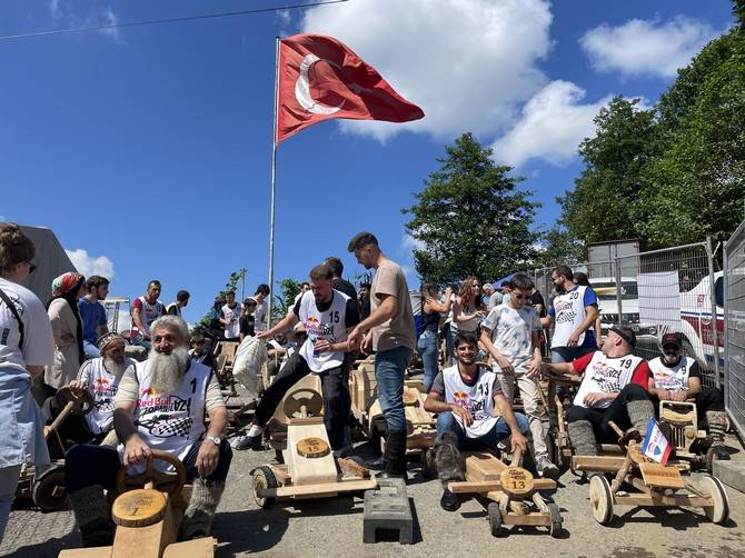 Rize'de "14. Geleneksel Red Bull Formulaz Tahta Araba Şenliği" düzenlendi 2