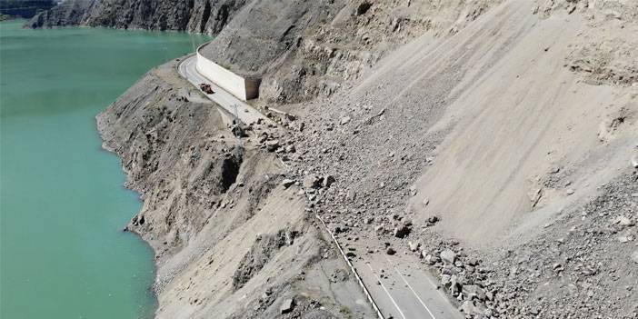 Heyelan sonucu kapanan Artvin-Erzurum kara yolu zemin etüt çalışması sonrası açılacak
