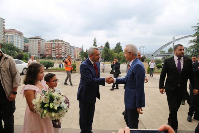 Ulaştırma ve Altyapı Bakanı Abdulkadir Uraloğlu, Rize'de 10