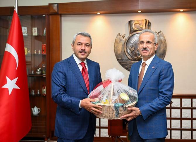 Ulaştırma ve Altyapı Bakanı Abdulkadir Uraloğlu, Rize'de 12