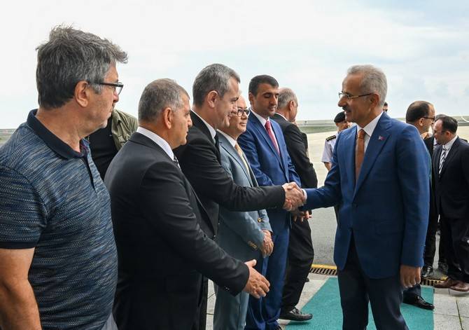 Ulaştırma ve Altyapı Bakanı Abdulkadir Uraloğlu, Rize'de 13