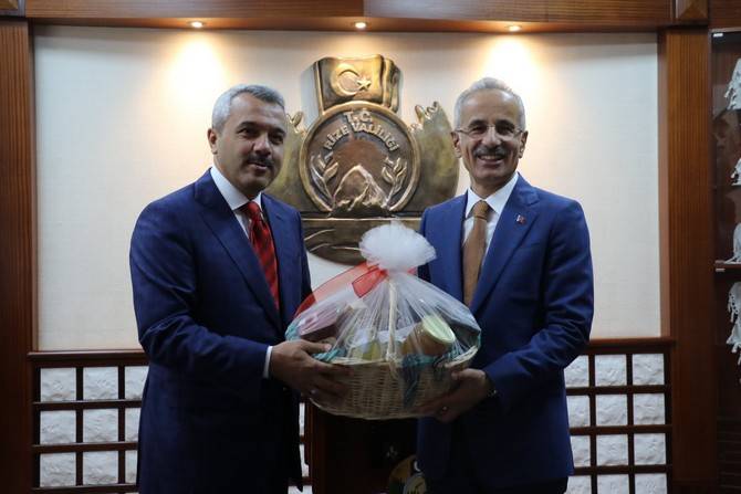 Ulaştırma ve Altyapı Bakanı Abdulkadir Uraloğlu, Rize'de 14