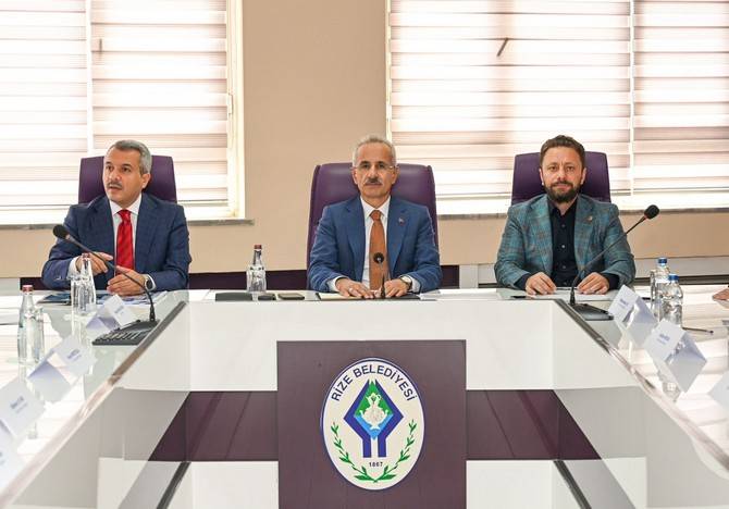 Ulaştırma ve Altyapı Bakanı Abdulkadir Uraloğlu, Rize'de 18