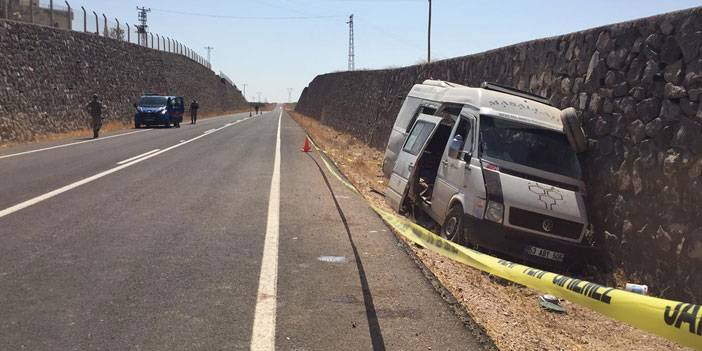 Tarım işçilerini taşıyan Rize plakalı minibüs duvara çarptı: 3 ölü, 17 yaralı