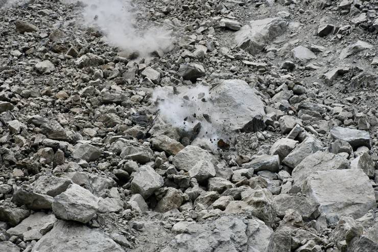 Trabzon'da taş ocağında heyelan 12