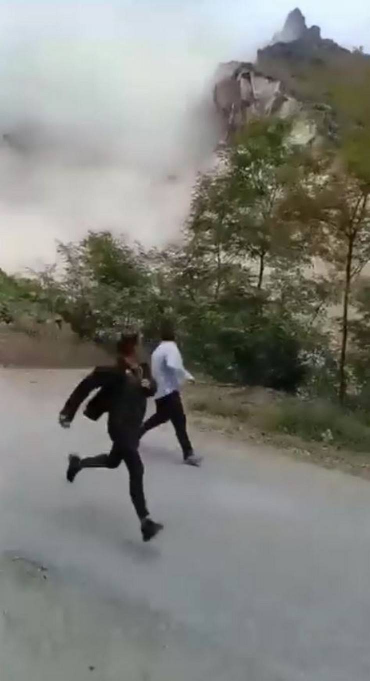 Trabzon'da taş ocağında heyelan 13