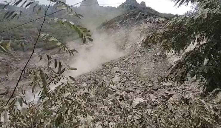 Trabzon'da taş ocağında heyelan 16