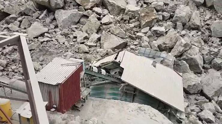 Trabzon'da taş ocağında heyelan 19