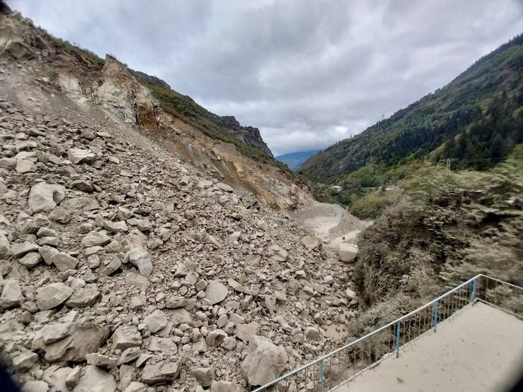 Trabzon'da taş ocağında heyelan 2