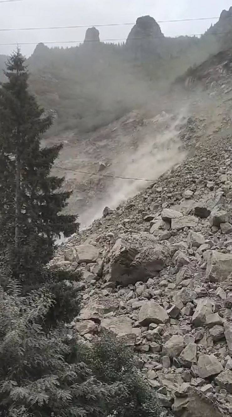 Trabzon'da taş ocağında heyelan 20