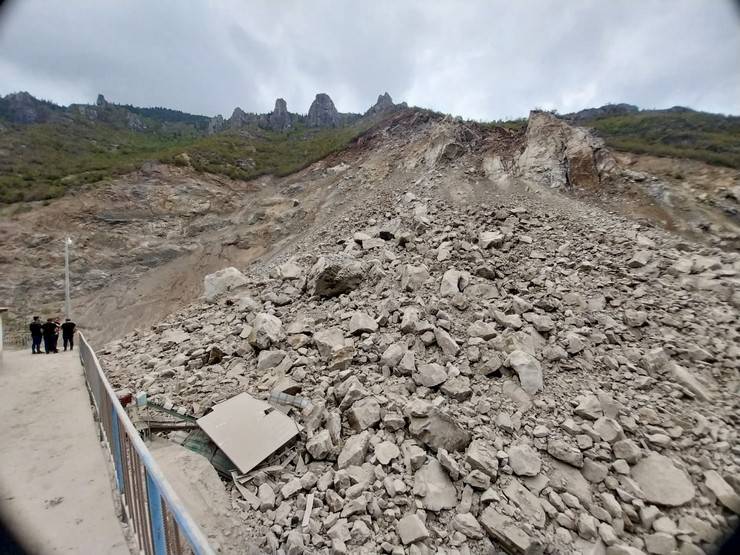 Trabzon'da taş ocağında heyelan 4