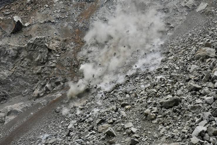 Trabzon'da taş ocağında heyelan 6