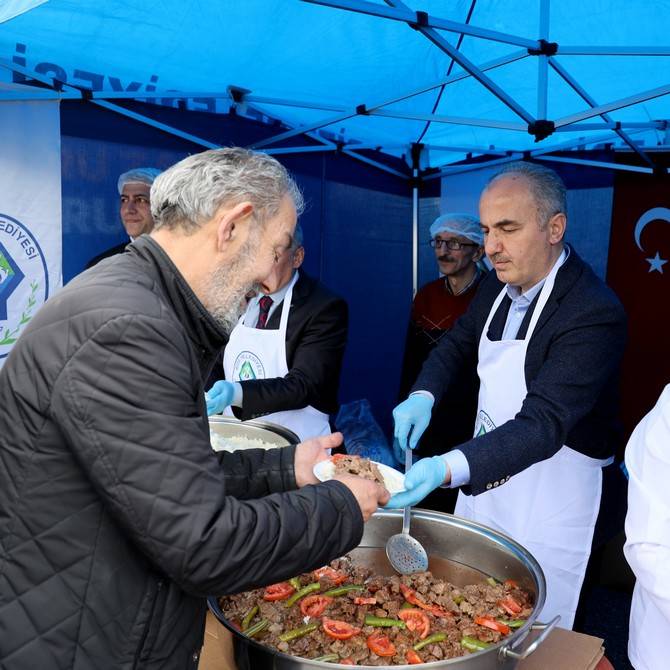 Rize'de bayramlaşma töreninde protokol ile vatandaşlar bir araya geldi 10